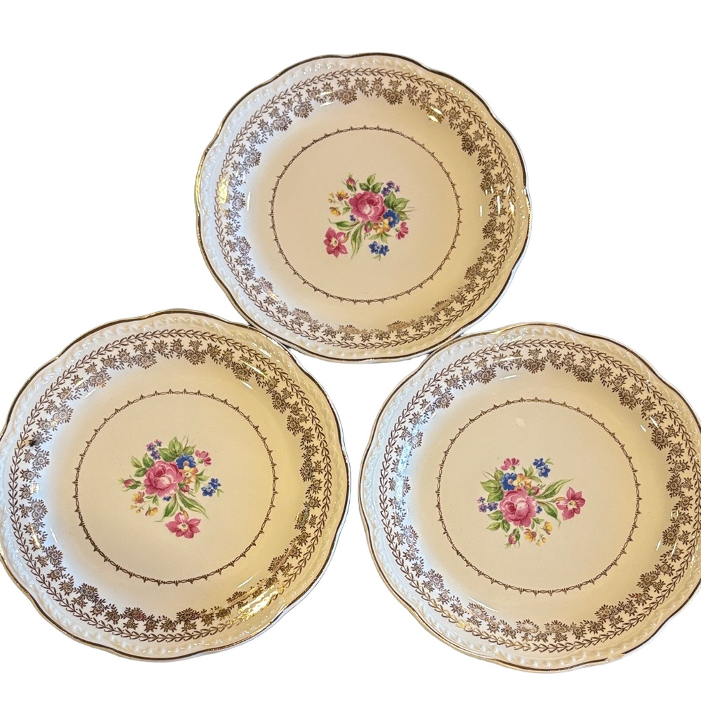 VINTAGE STETSON AMERICAN BEAUTY PATTERN DINNER PLATES. 10-1/4 Set of 3